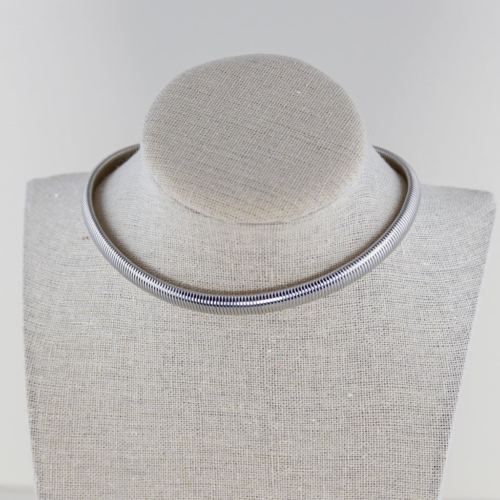 Chunky Ribbed Choker Necklace