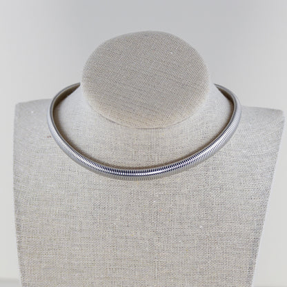 Chunky Ribbed Choker Necklace