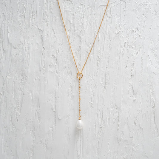 Elegant Gold and Pearl Y Necklace, combining timeless style with modern elegance.