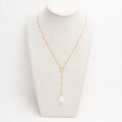 Sophisticated Y Necklace with a luminous pearl dangle, perfect for refined luxury