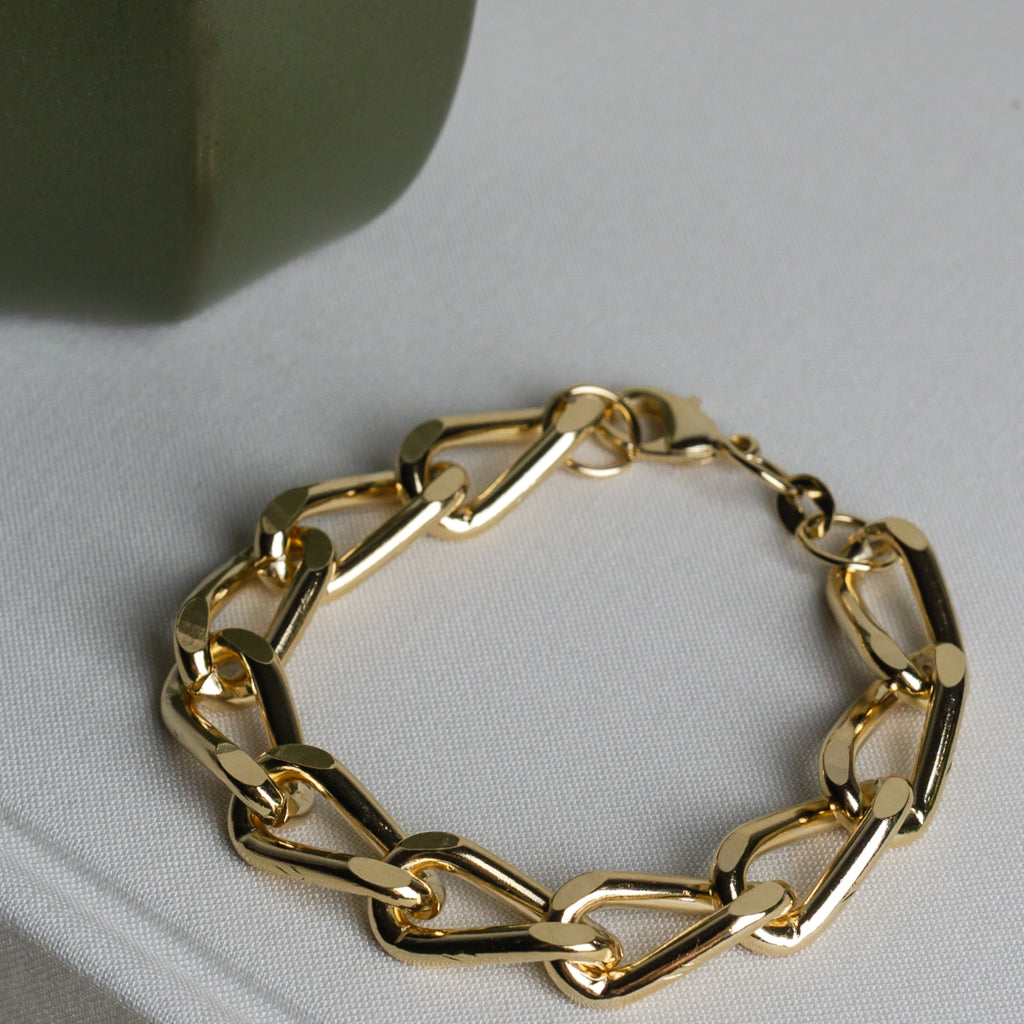 Close-up view of Rectangle Curb Link Bracelet links